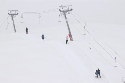 Kayak merkezlerinde en fazla kar kalınlığı 277 santimetreyle Hakkari'de ölçüldü