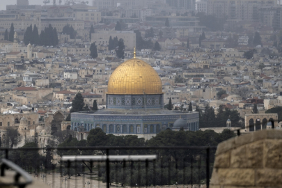 İsrail, Kıyamet Kilisesi'nde kısıtlı ibadete izin verirken Mescid-i Aksa'ya giriş yasağının sürdüğünü duyurdu