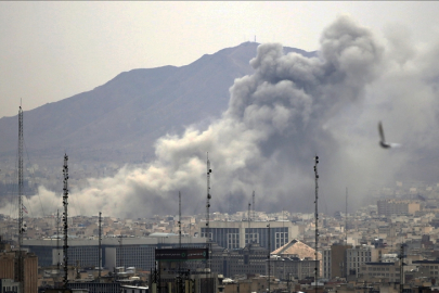 ABD ve İsrail, Tahran'ın doğu ve batısında yoğun nüfuslu yerleşim bölgelerine saldırı düzenledi