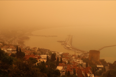 Afrika'dan gelen çöl tozu sonucu bazı iller turuncuya büründü