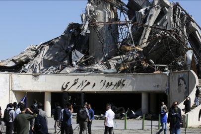 İran’da, ABD-İsrail saldırılarında vurulan spor kompleksinde basın toplantısı düzenlendi