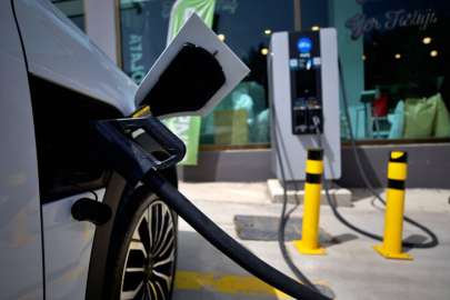 Türkiye'de ilk çeyrekte satılan otomobillerin yarısı elektrikli ve hibrit araçlardan oluştu