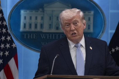 Trump, Hürmüz Boğazı'nın açılması kaydıyla 2 haftalık ateşkesi kabul ettiğini açıkladı