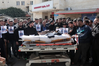 İsrail'in Gazze'ye saldırılarında hayatını kaybeden Al Jazeera muhabiri son yolculuğuna uğurlandı