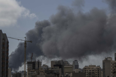 İsrail ordusu köprüleri hedef alarak halkını göçe zorladığı Lübnan'ın güneyini izole ediyor