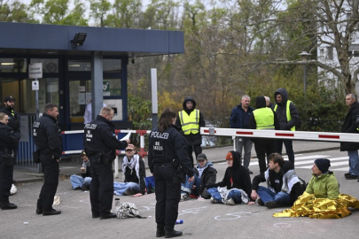 Berlin’de, İsrail’e silah sağladığı gerekçesiyle Rheinmetall şirketi protesto edildi