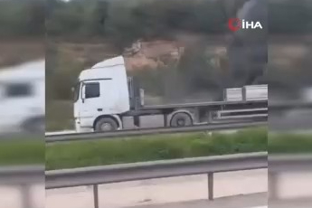 Bursa'da seyir halindeki kamyon alev topuna döndü!
