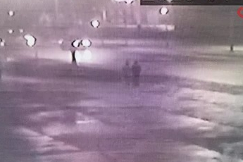 Bursa'da düşürdüğü telefonu alırken otomobil çarptı