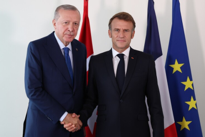 Cumhurbaşkanı Erdoğan, Fransa Cumhurbaşkanı Macron ile telefonda bölgesel ve küresel konuları görüştü