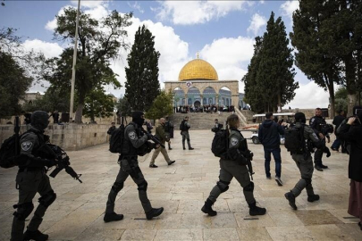 İsrailli Bakan Ben-Gvir, beraberinde bir grup fanatik Yahudi ile Mescid-i Aksa'ya baskın düzenledi