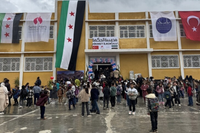 İdlib'te savaşta zarar gören okulda Türkiye'nin desteğiyle yeniden eğitim başladı