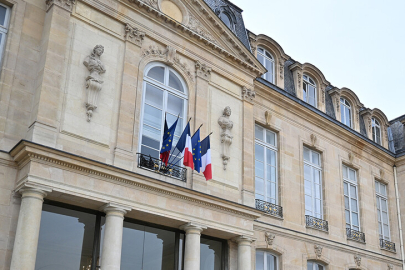 Fransa'da kamu ihalesinde yolsuzluk şüphesiyle yürütülen soruşturmada Elysee Sarayı'nda arama yapıldı