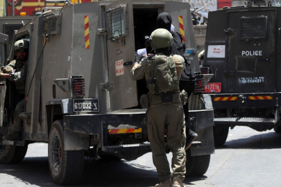 İsrail askerleri Batı Şeria'daki kontrol noktasında 70 Filistinli işçiyi gözaltına aldı