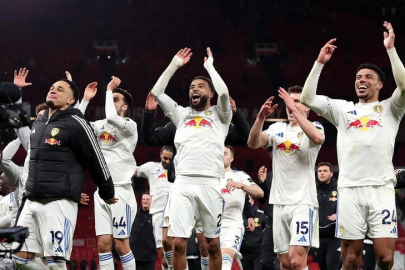 Premier Lig'de Leeds United, 45 yıl aradan sonra Old Trafford'da galip geldi