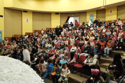 Yıldırımlı çocukların tiyatro keyfi