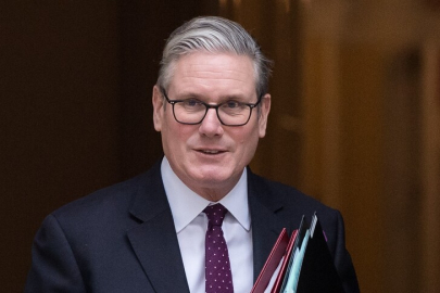 İngiltere Başbakanı Starmer, sosyal medya şirketlerine çocuk güvenliği için baskıyı artırıyor