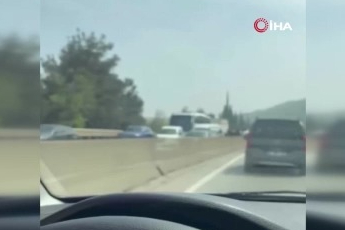 Bursa'da kontrolden çıkan otomobil takla atıp ters durdu