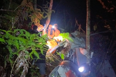 Endonezya'da helikopter kazasında 8 kişi hayatını kaybetti