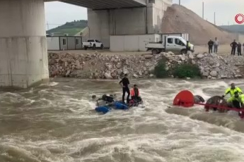 Dereyi traktörle geçmek isterken faciadan dönüldü