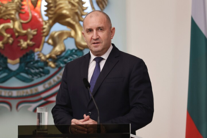 Bulgaristan'da ilk sonuçlar, eski Cumhurbaşkanı Radev'in tek başına hükümet kurabileceğini gösteriyor