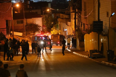 Filistin topraklarını gasbeden İsrailliler, Batı Şeria'nın kuzeyinde Filistin ambulansına saldırdı