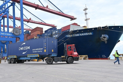 Türkiye'den Lübnan'a 38 konteynerlik insani yardım