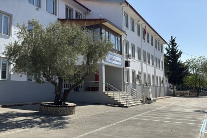 Kahramanmaraş'ta saldırıya uğrayan okuldaki öğrencilerin eşyaları velilere teslim ediliyor