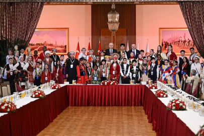 TBMM Başkanı Kurtulmuş, Meclis'te dünya çocuklarını kabul etti