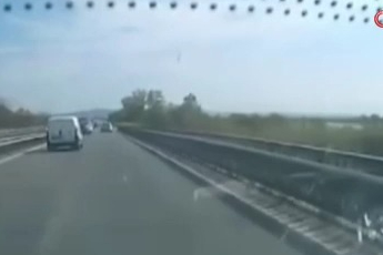 Ters yönden gelen at arabası trafiği tehlikeye attı