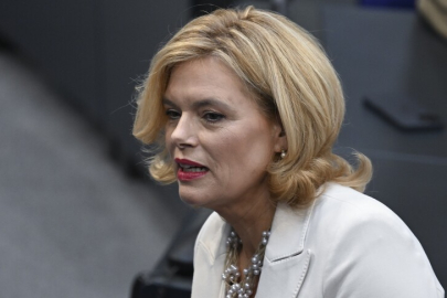 Almanya'da Federal Meclis Başkanı Klöckner'in telefonundaki bilgiler korsanlarca ele geçirildi