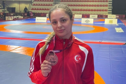 Milli güreşçi Tuba Demir, Avrupa üçüncüsü oldu