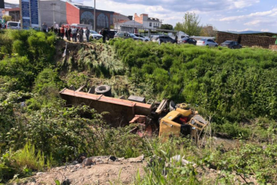 Bursa'da freni patlayan vinç dereye uçtu : Sürücü hayatını kaybetti