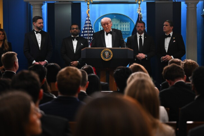 Trump, Beyaz Saray Muhabirleri Derneği yemeğinde silah sesleri duyulması üzerine salondan çıkarıldı