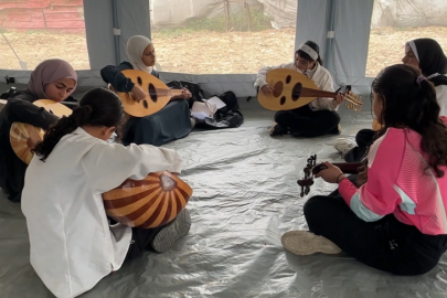 Gazze'de yüreklerine derin acılar kazınan çocuklar, sanatın iyileştirici gücüne sığınıyor