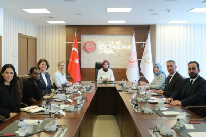 Bakan Göktaş, sosyal ağ sağlayıcısı Meta'nın Küresel Güvenlik Direktörü Davis'i kabul etti