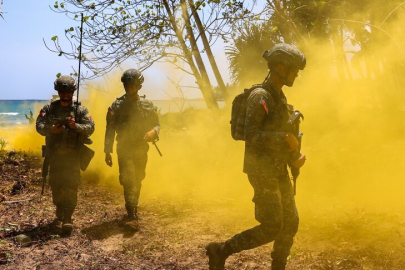 Çin, ABD-Filipinler askeri tatbikatının sürdüğü Güney Çin Denizi çevresinde devriye yaptı