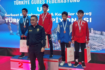 Bursa Büyükşehir Belediyesporlu güreşçiler Türkiye Şampiyonası’nda 3 madalya kazandı