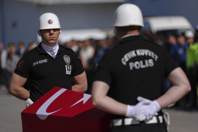 İzmir'de trafik kazasında şehit olan polis Serkan Hızlı için tören düzenlendi