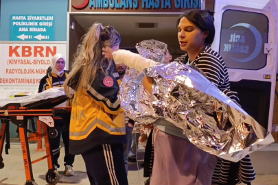 Bursa'da 2 yaşındaki çocuk kaynar su dolu kovaya düştü