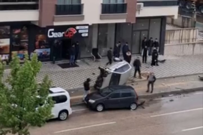 Bursa'da kontrolden çıkan otomobil takla attı