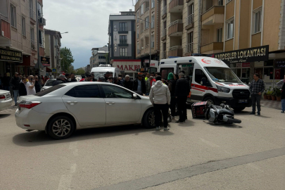 Bursa'da otomobilin çarptığı motosikletli kurye yaralandı