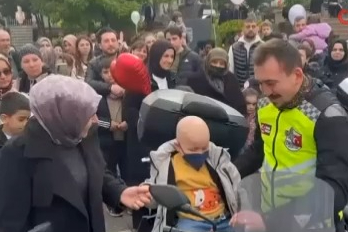 Lösemiyi yenen Alparslan için gökyüzüne balon bıraktılar