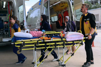 Balkonda başına mermer düşen çocuk ağır yaralandı