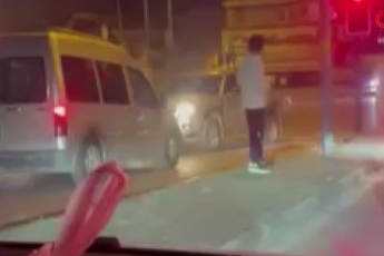 Bursa'da ters şeride giren hafif ticari araç trafiği tehlikeye attı