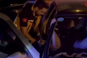 Bursa'da kontrolden çıkan otomobil bariyere çarptı