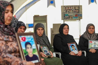 Diyarbakır anneleri, Anneler Günü'nde evlatlarından gelecek müjdeli haberi bekliyor