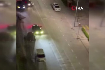 Telefonda başlayan zıtlaşma sokağa taştı… Silahlı çatışma kamerada