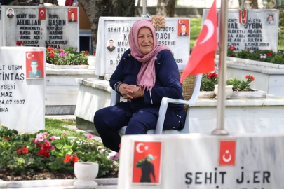Şehit anneleri, Anneler Günü'nde evlatlarının kabri başında dua etti