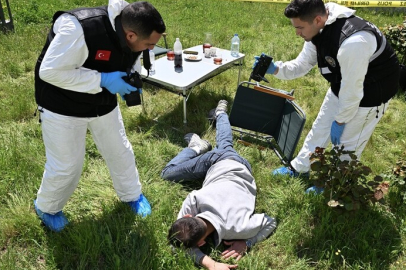 İstanbul'daki olay yeri inceleme polislerinin deliller arasındaki zorlu mesaisi