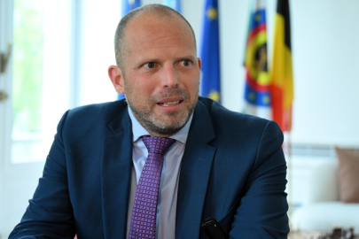 Belçika Savunma Bakanı Francken'a göre, savaş yöntemlerinin anlaşılmasında Türkiye ve Ukrayna örnek alınmalı